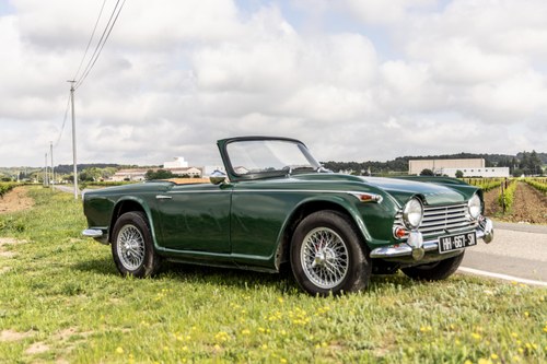 1967 Triumph TR4A IRS à venda (imagem 1 de 52)