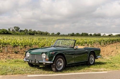 1967 Triumph TR4A IRS à venda (imagem 2 de 52)