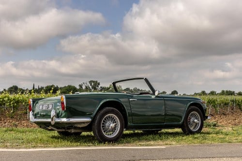 1967 Triumph TR4A IRS à venda (imagem 3 de 52)