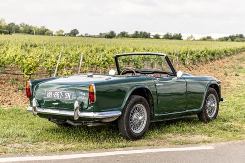 1967 Triumph TR4A IRS à venda (imagem 5 de 52)