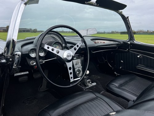 1962 Chevrolet Corvette C1 327CI 5.4L V8 For Sale (picture 13 of 214)