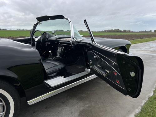1962 Chevrolet Corvette C1 327CI 5.4L V8 For Sale (picture 16 of 214)