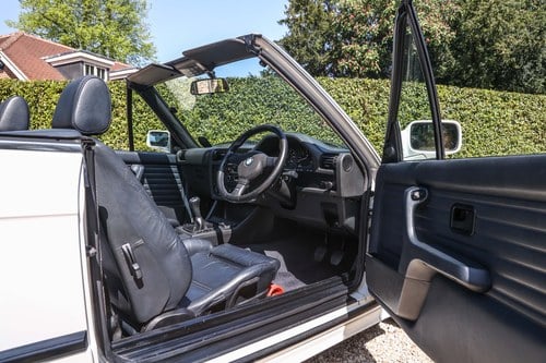 1991 BMW E30 325i Convertible Manual For Sale (picture 21 of 133)