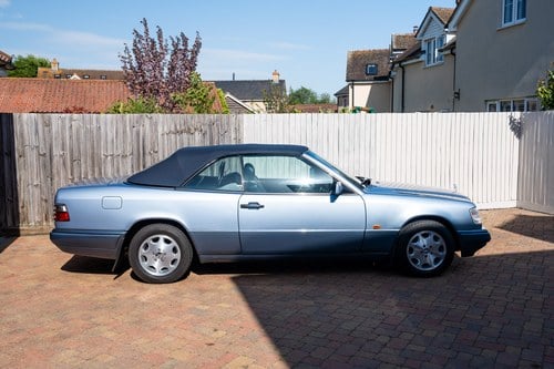 1994 Mercedes-Benz E320 Cabriolet A124 For Sale (picture 9 of 271)