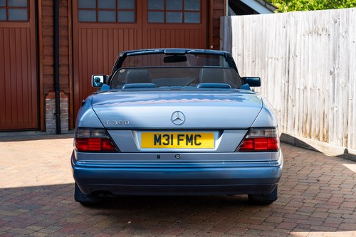 1994 Mercedes-Benz E320 Cabriolet A124 For Sale (picture 19 of 271)