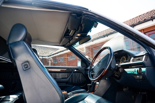 1994 Mercedes-Benz E320 Cabriolet A124 For Sale (picture 66 of 271)