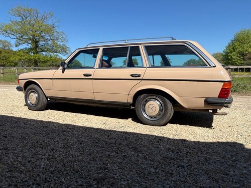 1985 Mercedes-Benz 200T S123 Manual In vendita (immagine 10 di 398)