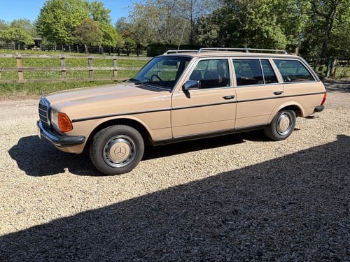 1985 Mercedes-Benz 200T S123 Manual In vendita (immagine 11 di 398)