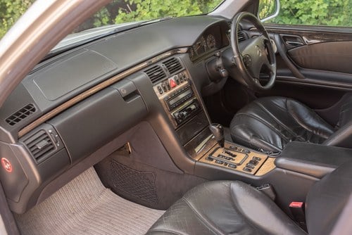 2000 Mercedes-Benz E55 AMG W210 zum Verkauf (Bild 49 von 141)