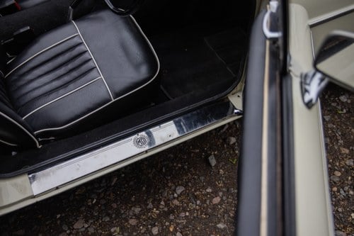 1963 MG B Roadster ‘Pull Handle’ En venta (imagen 44 de 207)