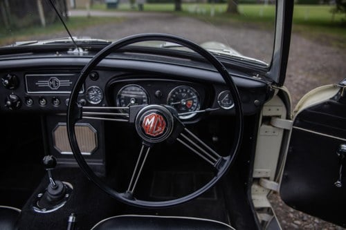 1963 MG B Roadster ‘Pull Handle’ En venta (imagen 49 de 207)