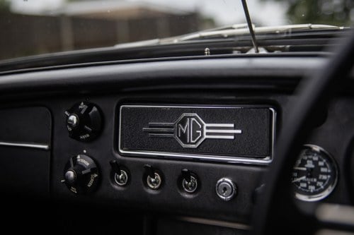 1963 MG B Roadster ‘Pull Handle’ En venta (imagen 53 de 207)