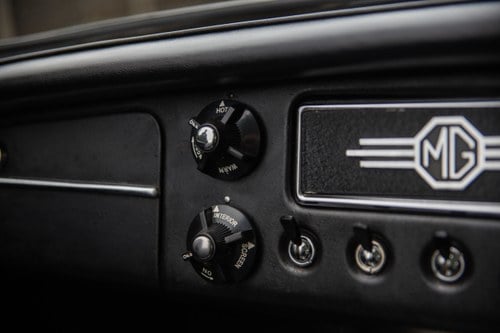 1963 MG B Roadster ‘Pull Handle’ En venta (imagen 56 de 207)