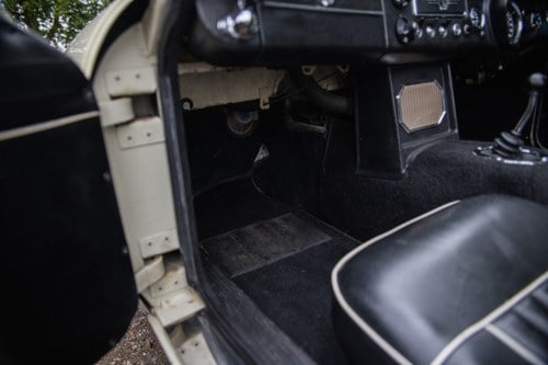 1963 MG B Roadster ‘Pull Handle’ En venta (imagen 65 de 207)