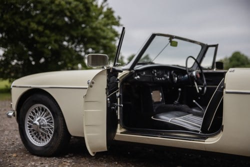 1963 MG B Roadster ‘Pull Handle’ En venta (imagen 69 de 207)