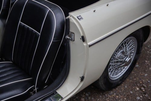 1963 MG B Roadster ‘Pull Handle’ En venta (imagen 71 de 207)