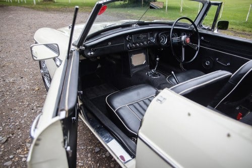 1963 MG B Roadster ‘Pull Handle’ En venta (imagen 73 de 207)