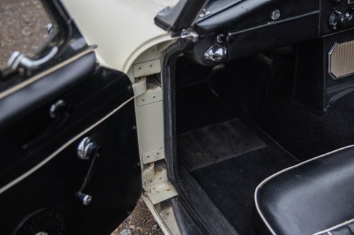 1963 MG B Roadster ‘Pull Handle’ En venta (imagen 74 de 207)