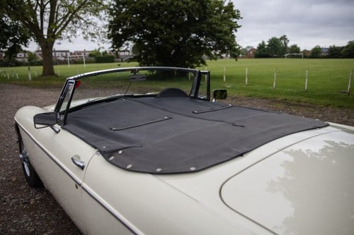 1963 MG B Roadster ‘Pull Handle’ En venta (imagen 133 de 207)