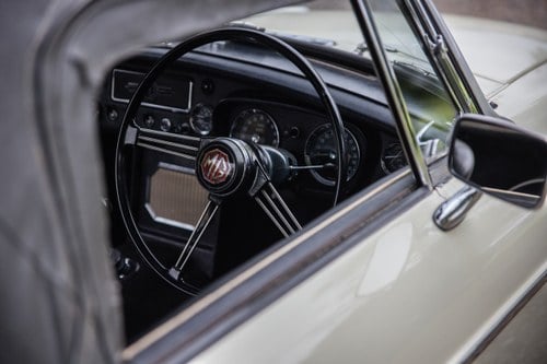 1963 MG B Roadster ‘Pull Handle’ En venta (imagen 150 de 207)
