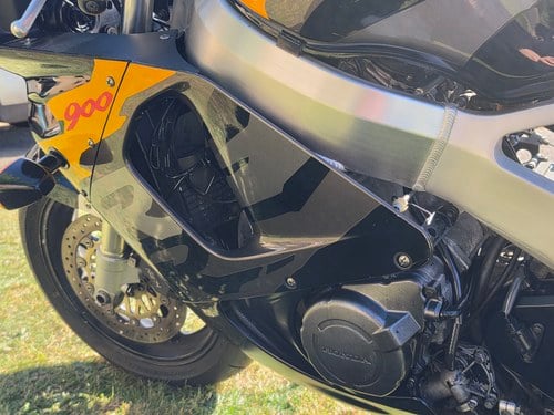 1996 Honda CBR-900RR Fireblade SC33 zum Verkauf (Bild 32 von 56)