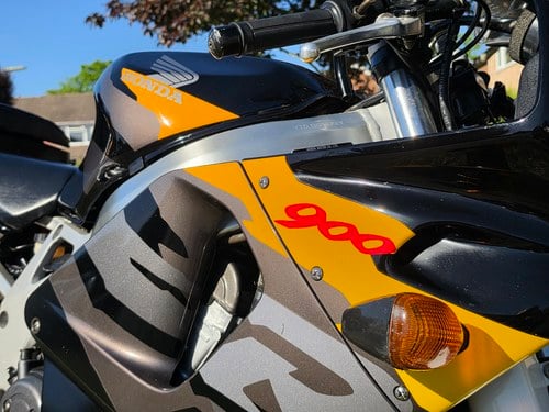 1996 Honda CBR-900RR Fireblade SC33 zum Verkauf (Bild 35 von 56)