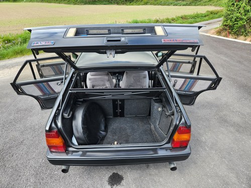 1989 Lancia Delta Integrale HF 16V For Sale (picture 69 of 107)