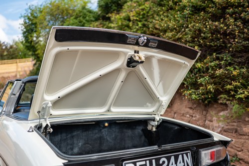 1974 Triumph Stag 3.0 Convertible till salu (bild 38 av 91)