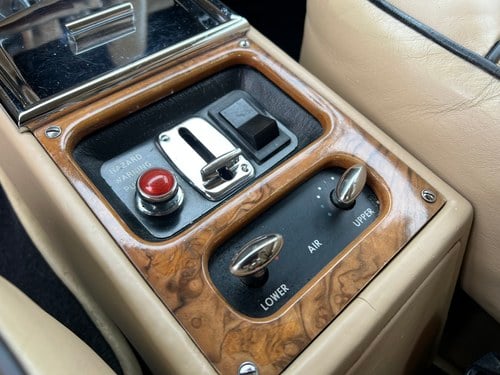 1970 Bentley T1 Mulliner Pard Ward Two Door Saloon à vendre (picture 25 of 165)