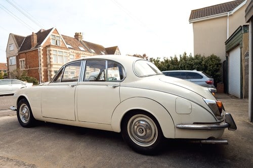 1969 Daimler 250 V8 till salu (bild 21 av 168)