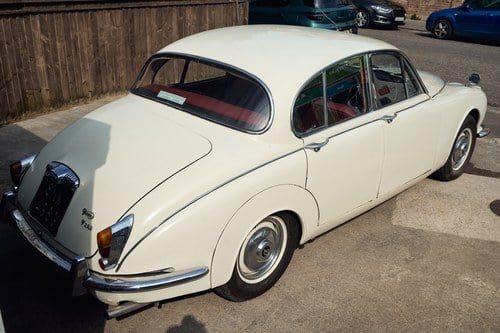 1969 Daimler 250 V8 till salu (bild 47 av 168)