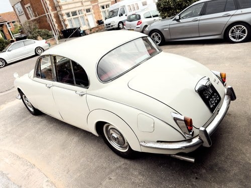 1969 Daimler 250 V8 till salu (bild 57 av 168)