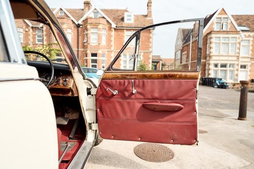 1969 Daimler 250 V8 till salu (bild 4 av 168)