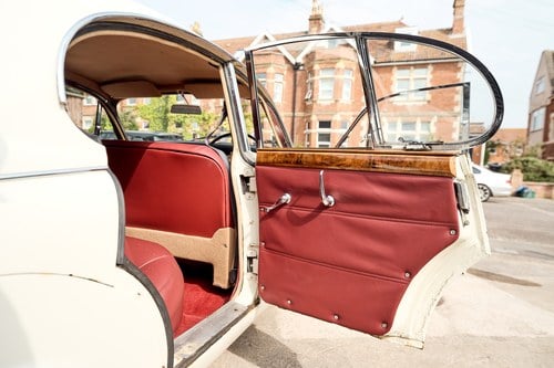 1969 Daimler 250 V8 till salu (bild 10 av 168)