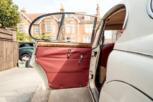 1969 Daimler 250 V8 till salu (bild 14 av 168)
