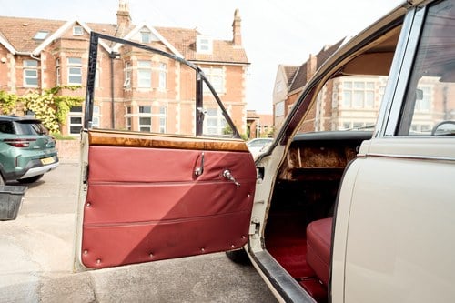 1969 Daimler 250 V8 till salu (bild 8 av 168)