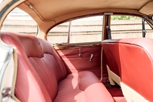 1969 Daimler 250 V8 till salu (bild 22 av 168)