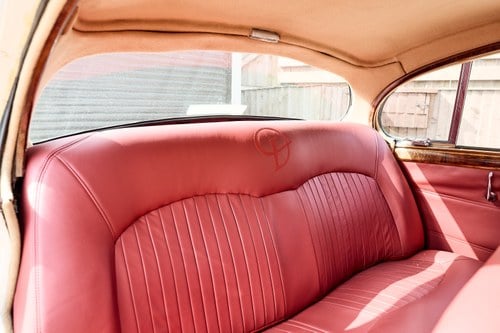 1969 Daimler 250 V8 till salu (bild 24 av 168)