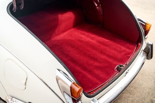 1969 Daimler 250 V8 till salu (bild 87 av 168)