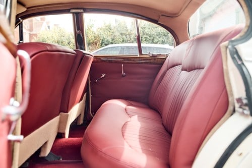 1969 Daimler 250 V8 till salu (bild 94 av 168)