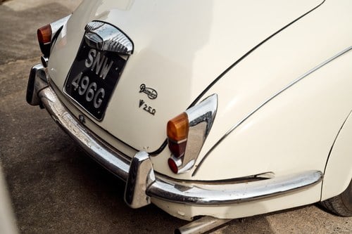 1969 Daimler 250 V8 till salu (bild 127 av 168)