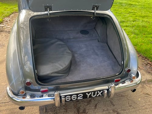 1951 Bentley MkVI H.J. Mulliner ‘Lightweight’ Saloon zum Verkauf (Bild 8 von 92)
