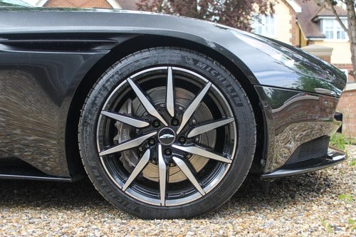 2017 Aston Martin DB11 Launch Edition Te koop (foto 35 van 152)