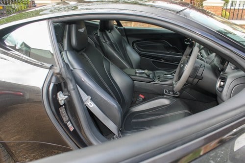 2017 Aston Martin DB11 Launch Edition Te koop (foto 54 van 152)