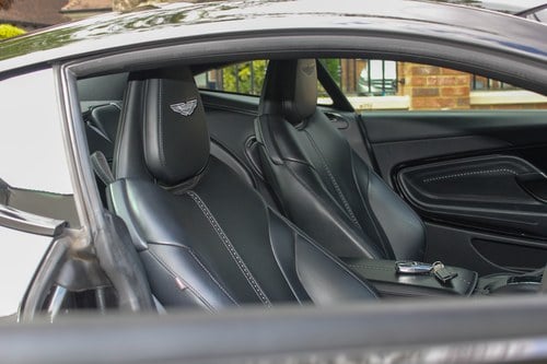 2017 Aston Martin DB11 Launch Edition Te koop (foto 56 van 152)
