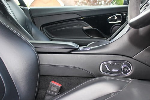 2017 Aston Martin DB11 Launch Edition Te koop (foto 59 van 152)