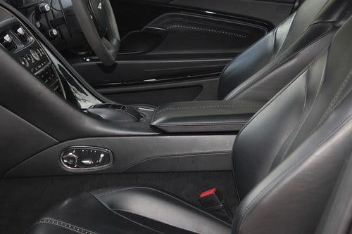 2017 Aston Martin DB11 Launch Edition Te koop (foto 73 van 152)