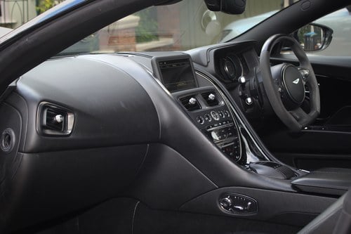 2017 Aston Martin DB11 Launch Edition Te koop (foto 78 van 152)