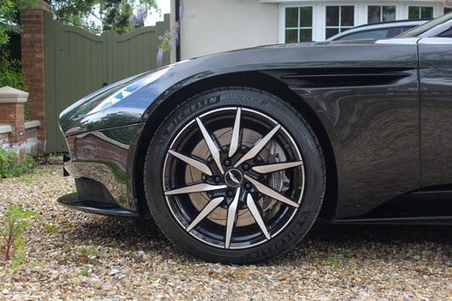 2017 Aston Martin DB11 Launch Edition Te koop (foto 98 van 152)
