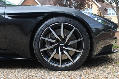 2017 Aston Martin DB11 Launch Edition Te koop (foto 105 van 152)